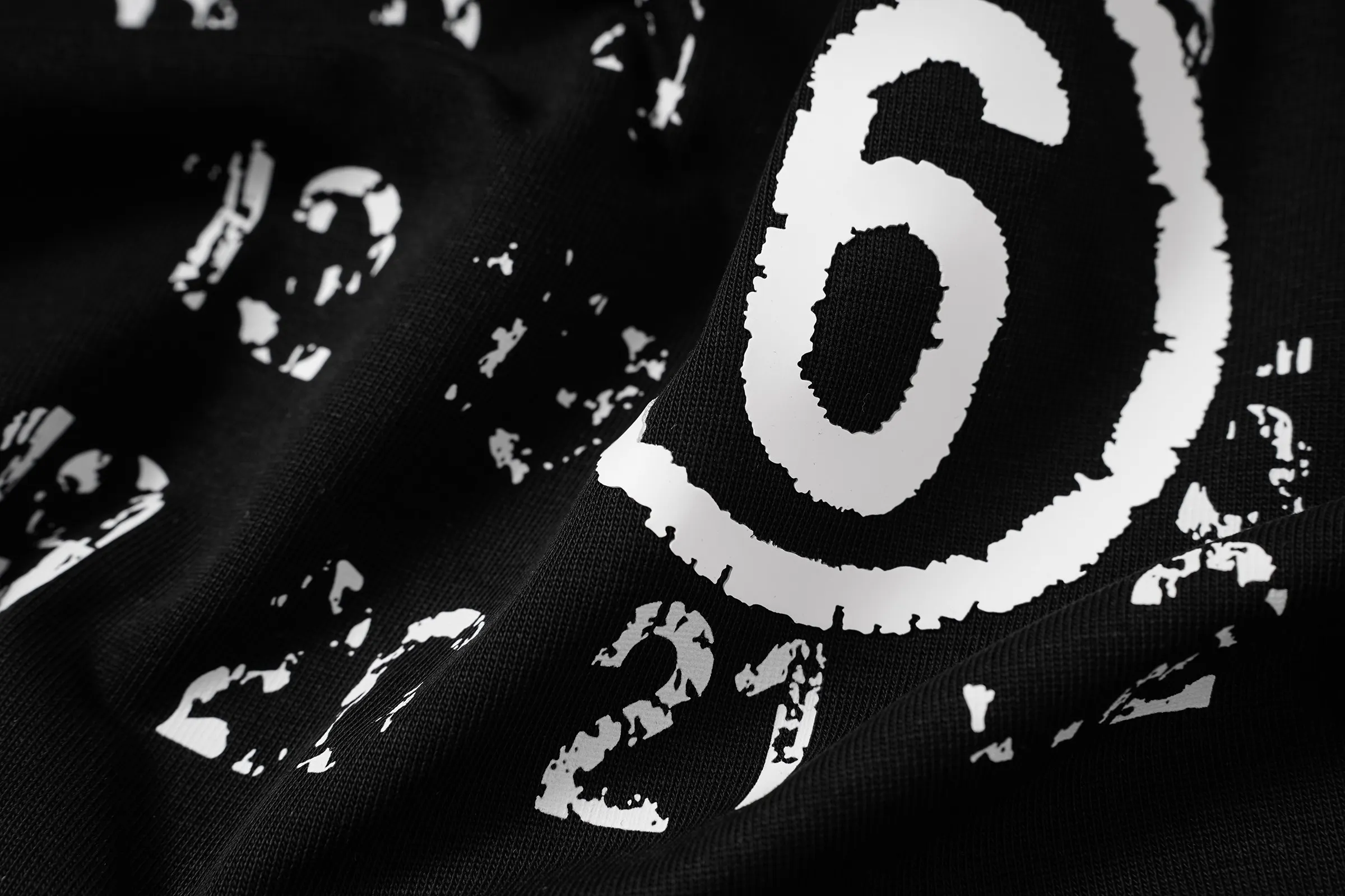 Quality Maison Margiela 6 。 + 6 ， ， ， 。300g ， ，Breathable ， ， 。 ， ， 、 。Black White Classic Versatile， ， 、 ， 、 、 、 。 Same Style ， ， ， ， 。